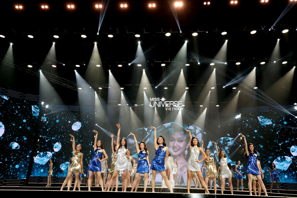 Cô gái dân tộc Ê đê H'hen Niê đăng quang HHHV Việt Nam 2017 ảnh 14