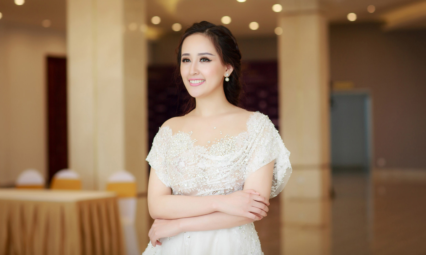 Cô gái dân tộc Ê đê H'hen Niê đăng quang HHHV Việt Nam 2017 ảnh 8