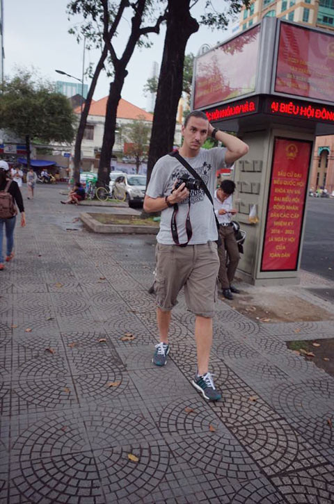 'Bản sao' Ibrahimovic lượn lờ TP.HCM ảnh 1