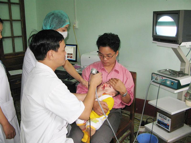 Khám chữa bệnh cho trẻ tại Bệnh viện đa khoa tỉnh Hà Giang - Ảnh: T.H