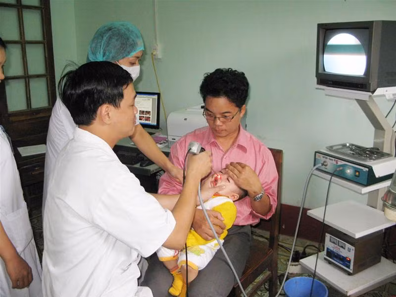 Khám chữa bệnh cho trẻ tại Bệnh viện đa khoa tỉnh Hà Giang - Ảnh: T.H