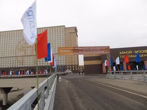 Toàn cảnh 2 phần Trung tâm Căn hộ - khách sạn và Trung tâm thương mại triển lãm của Trung tâm thương mại Đa chức năng Hà Nội – Mátxcơva