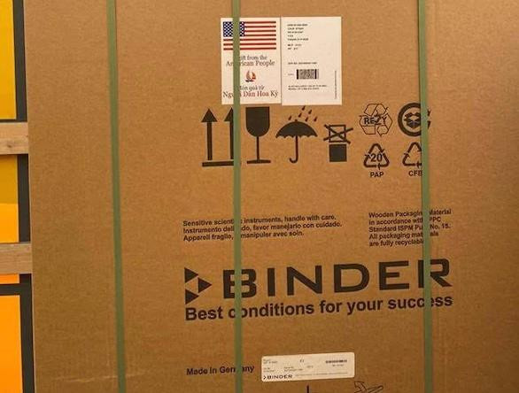 Một trong số những thùng đông được Phi đội Contracting Squadron thứ 36 của Không quân Mỹ vận chuyển về Việt Nam bảo quản vắc xin Pfizer- ảnh Không quân Andersen Một trong số những thùng đông được Phi đội Contracting Squadron thứ 36 của Không quân Mỹ vận chuyển về Việt Nam bảo quản vắc xin Pfizer- ảnh Không quân Andersen