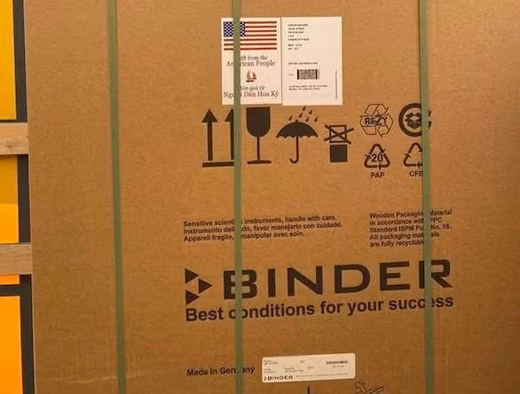 Một trong số những thùng đông được Phi đội Contracting Squadron thứ 36 của Không quân Mỹ vận chuyển về Việt Nam bảo quản vắc xin Pfizer- ảnh Không quân Andersen