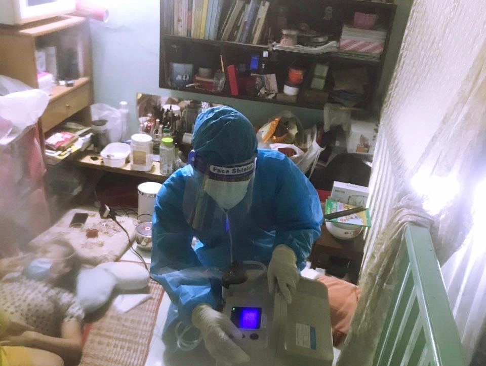 Bệnh nhân F0 đang điều trị tại nhà rất cần được lực lượng y tế hỗ trợ chăm sóc y tế khi có sự cố