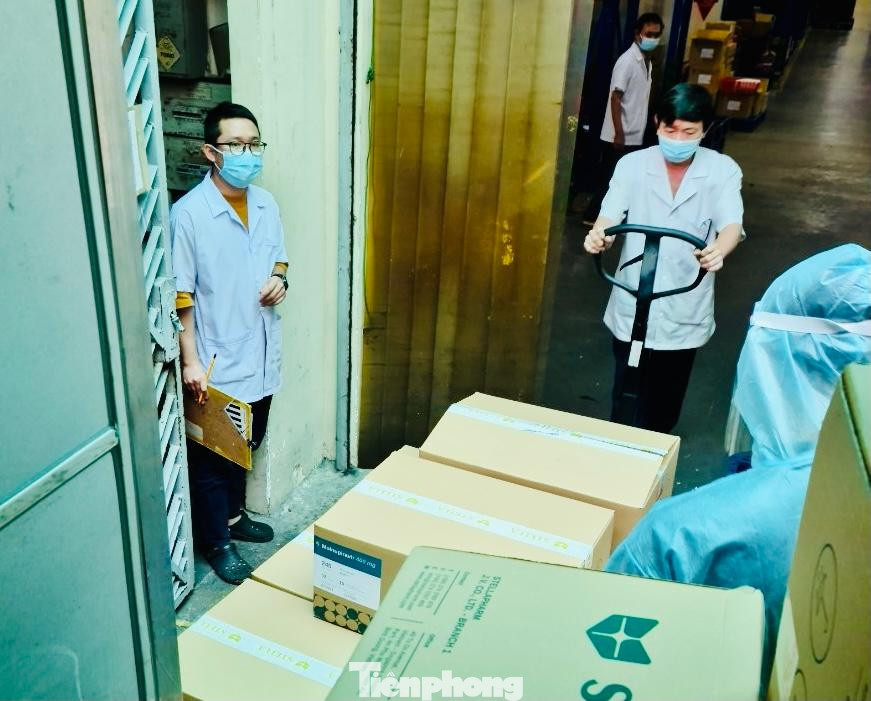 Molnupiravir được vận chuyển để sáng nay 27.8 giao cho các F0- ảnh N.L Molnupiravir được vận chuyển để sáng nay 27.8 giao cho các F0- ảnh N.L