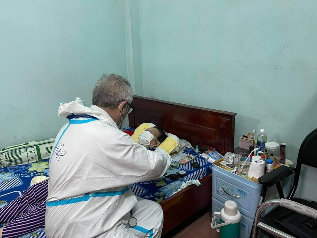 Đây là những người lớn tuổi có bệnh nền và không đến được các điểm tiêm tập trung