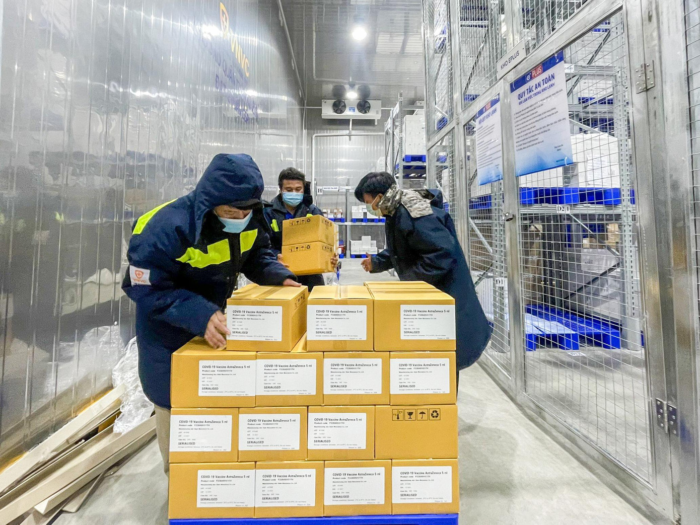 Số vắc xin này được chuyển giao phi lợi nhuận cho Bộ Y tế. VNVC cũng cam kết hỗ trợ, tự chi trả mọi chi phí phát sinh trong quá trình mua, tiếp nhận, bàn giao vắc xin từ AstraZeneca, toàn bộ chi phí rủi ro, vận chuyển, bảo quản vắc xin… ước tính lên đến hàng trăm tỷ đồng.