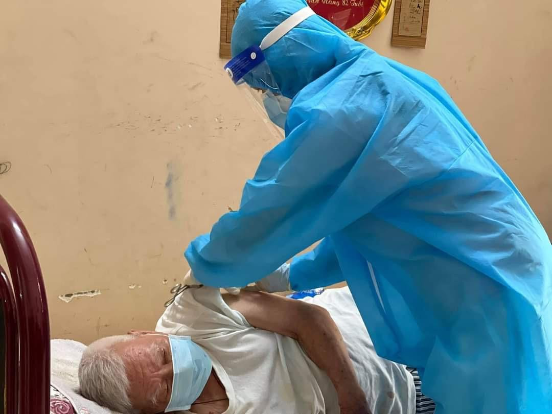 Ông được tiêm vắc xin và sức khoẻ sau tiêm ổn định
