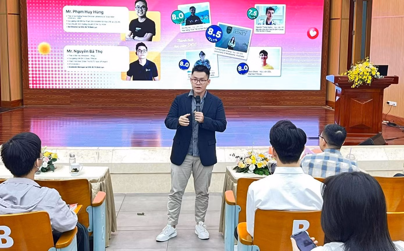 Chuyên gia ngoại ngữ chia sẻ cách luyện thi IELTS với sinh viên Trường ĐH Y Dược TPHCM