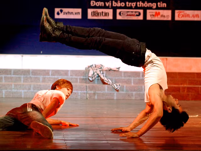 Nét dẻo dai, mạnh mẽ còn có trong những điệu nhảy hiphop
