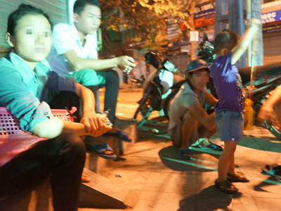 Nam thanh niên áo trắng thuộc đường dây cái bang. Nam thanh niên áo trắng thuộc đường dây cái bang