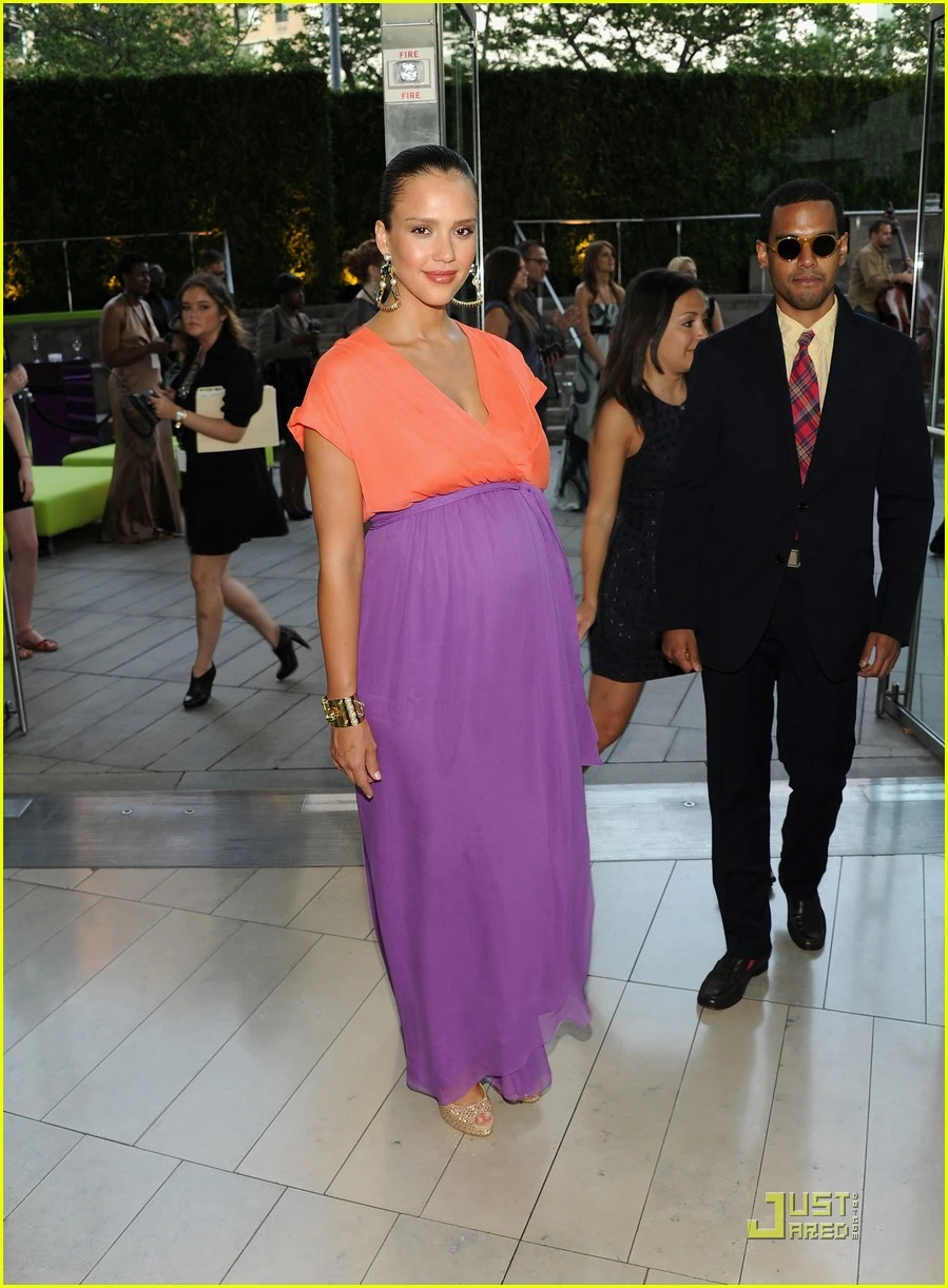 Bà bầu Jessica Alba