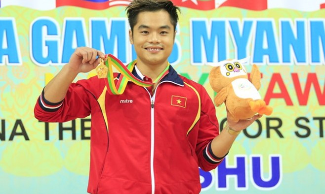 Quốc Khánh trên bục nhận HCV