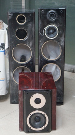 Dàn loa rỗng được sử dụng để cất giấu heroin. Ảnh: CNA