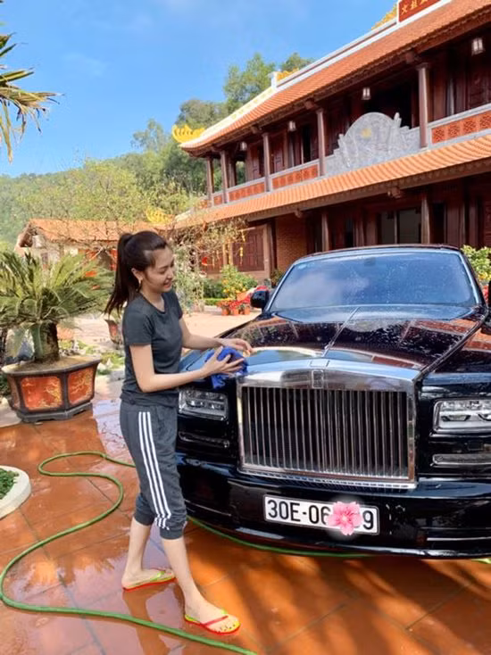 Showbiz 8/2: Đàm Vĩnh Hưng khoe siêu xe, nhà biệt thự ở Mỹ gây choáng ảnh 2