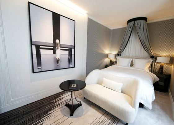 'Cô mèo' của huyền thoại Karl Lagerfeld có cuộc sống như 'bà hoàng' ảnh 2