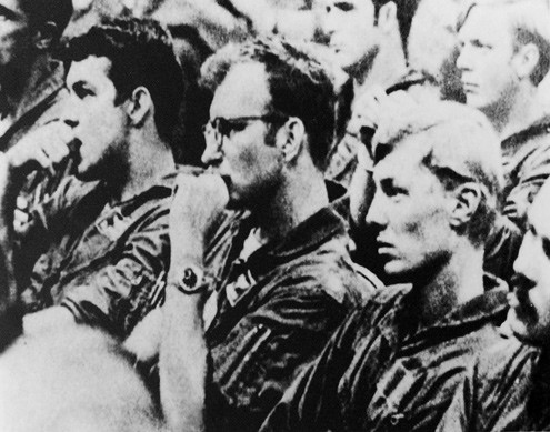 Phi công lái B52 Mỹ dự liên hoan tại Guam trước giờ đi đánh phá Hà Nội tháng 12-1972