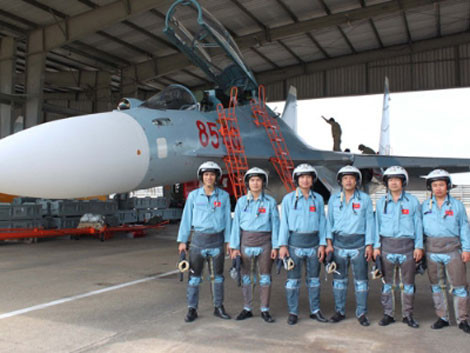 Những phi công lái Su-30MK2 của Trung đoàn 923