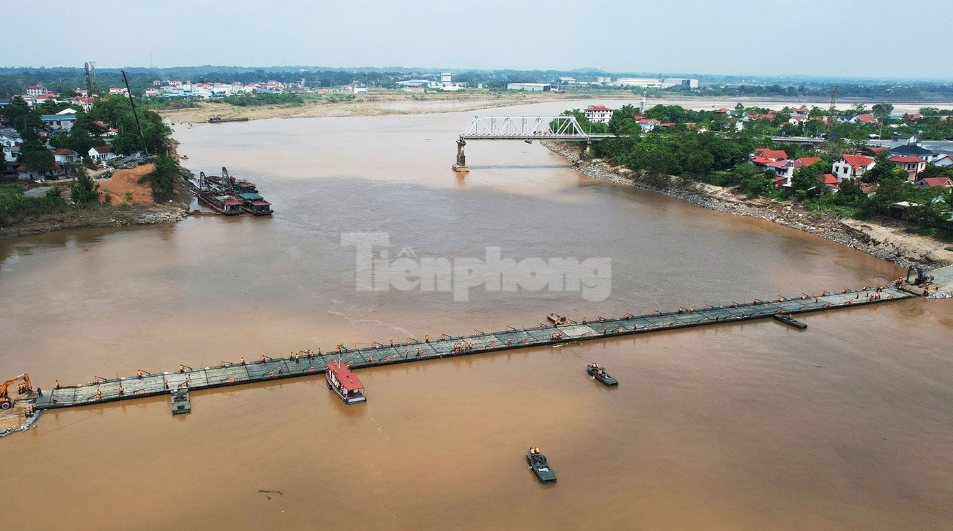 Cầu Phong Châu mới có chiều dài 653m với tổng mức đầu tư hơn 635 tỷ đồng. Cầu Phong Châu mới có chiều dài 653m với tổng mức đầu tư hơn 635 tỷ đồng.