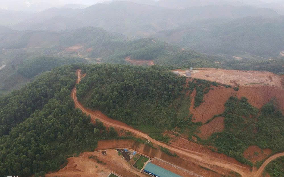 Đồi sim có địa hình cao thuận lợi cho việc phát triển cũng như sinh hoạt của, tái tạo một cuộc sống mới tốt đẹp hơn. Đồi sim có địa hình cao thuận lợi cho việc phát triển cũng như sinh hoạt của, tái tạo một cuộc sống mới tốt đẹp hơn.