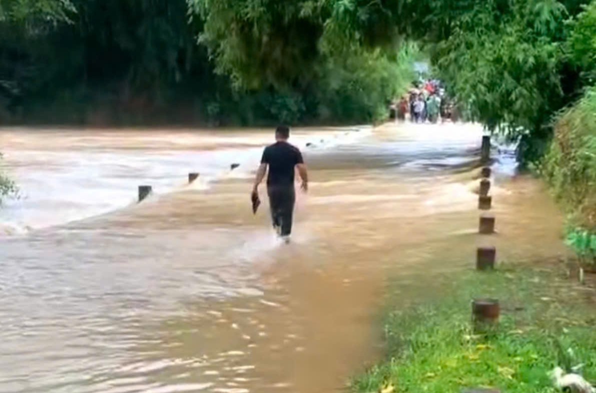 Do nước lũ dâng cao, 2 người bị lũ cuốn trôi tại xã Yên Thuận, huyện Hàm Yên đến nay chưa tìm thấy. Do nước lũ dâng cao, 2 người bị lũ cuốn trôi tại xã Yên Thuận, huyện Hàm Yên đến nay chưa tìm thấy.