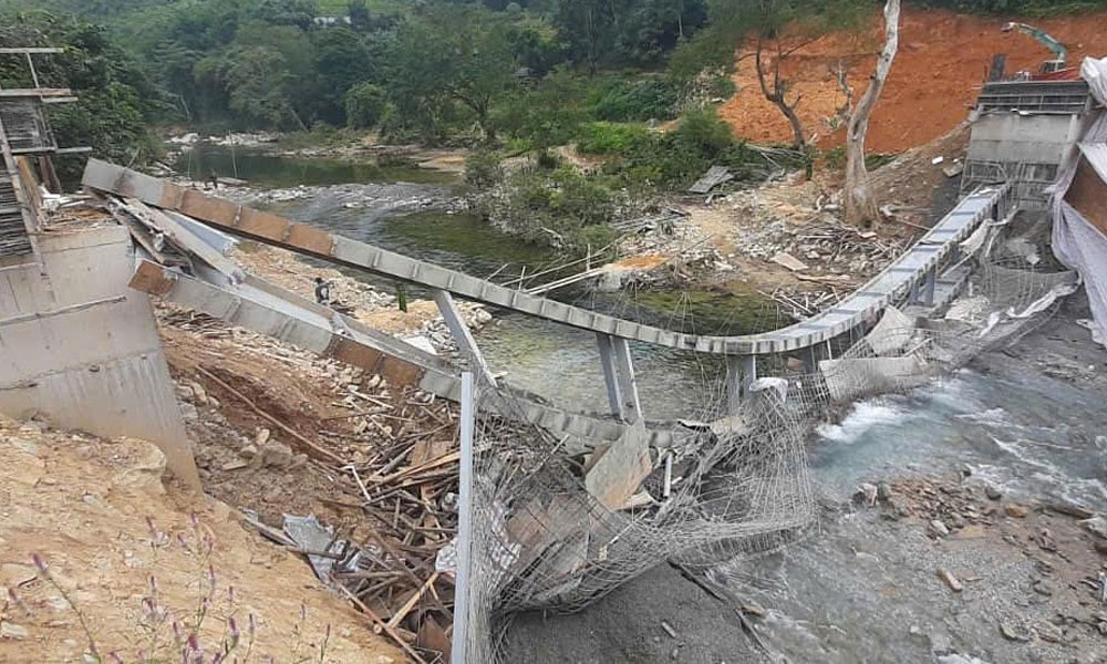 Cầu Lũng Cáng (xã Thuận Hòa, huyện Vị Xuyên) gặp sự cố khi đang thi công chiều 6/11. Cầu Lũng Cáng (xã Thuận Hòa, huyện Vị Xuyên) gặp sự cố khi đang thi công chiều 6/11.