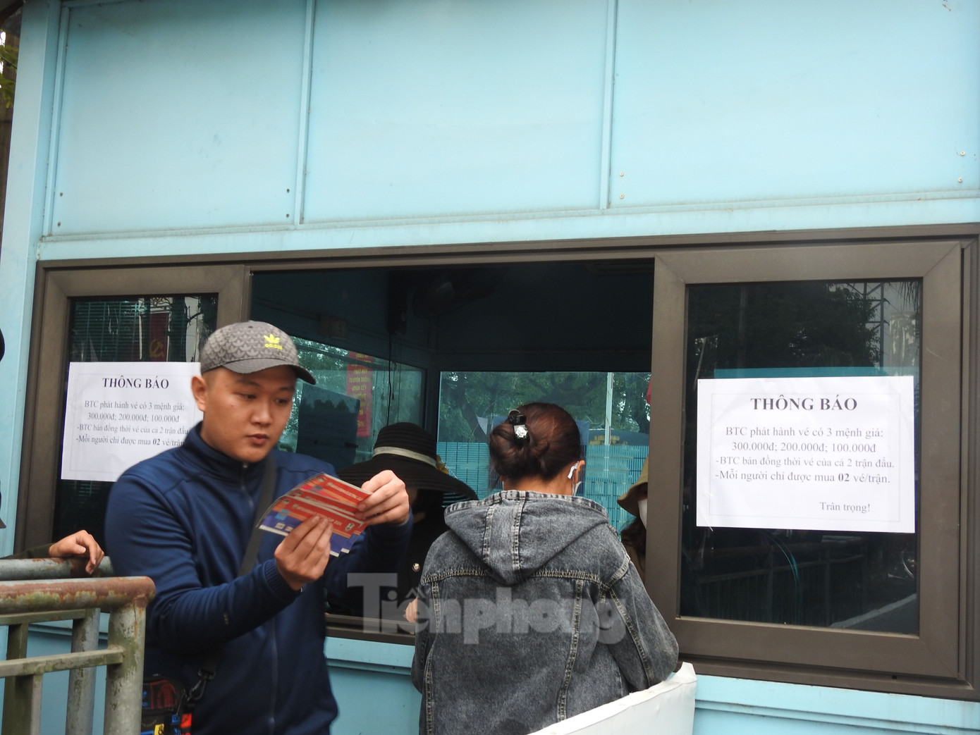 Sức chứa của sân vận động Việt Trì là khoảng 20.000 chỗ ngồi. VFF cho biết, ĐT Việt Nam gặp ĐT Indonesia vào lúc 20 giờ ngày 15/12 và gặp ĐT Myanmar lúc 20 giờ ngày 21/12 trên sân vận động Việt Trì.