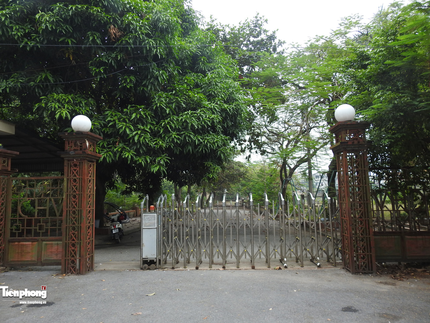 Trường THPT Chuyên Hùng Vương Phú Thọ là một trong những trường THPT chuyên đầu tiên của Việt Nam. Trường được chính thức thành lập vào ngày 22/8/1986 theo Quyết định của UBND tỉnh Vĩnh Phú (nay là hai tỉnh Phú Thọ và Vĩnh Phúc).