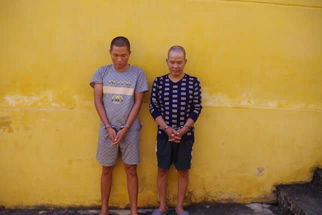 Nguyễn Văn Hường và Nguyễn Văn Dũng tại cơ quan Công an. (Ảnh: Công an tỉnh Phú Thọ).