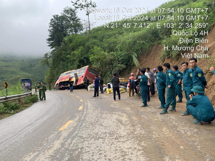 Hiện trường vụ tai nạn khiến 19 người thương vong. Ảnh: Người dân cung cấp Hiện trường vụ tai nạn khiến 19 người thương vong. Ảnh: Người dân cung cấp