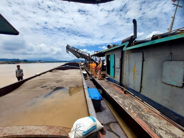 Phú Thọ yêu cầu 35 mỏ khai thác cát, sỏi tạm dừng hoạt động.