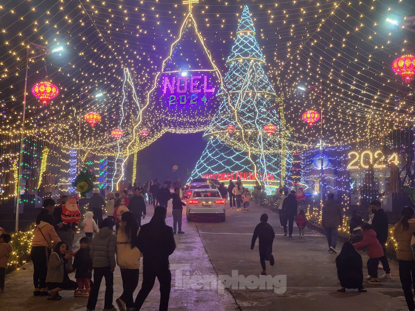 Noel là dịp để thể hiện tình cảm, sự ấm áp, trao nhau những lời chúc an lành.