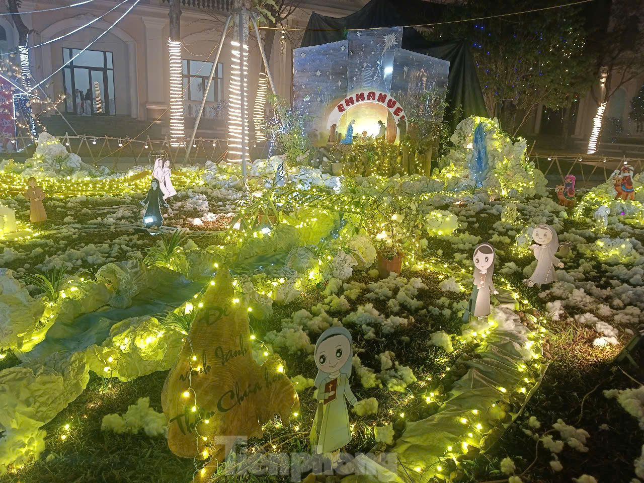 Nhà thờ Nỗ Lực (xã Thụy Vân, Phú Thọ) được xây dựng lần đầu tiên năm 1882, được mở rộng vào năm 1936 với phong cách kiến trúc phương Tây.