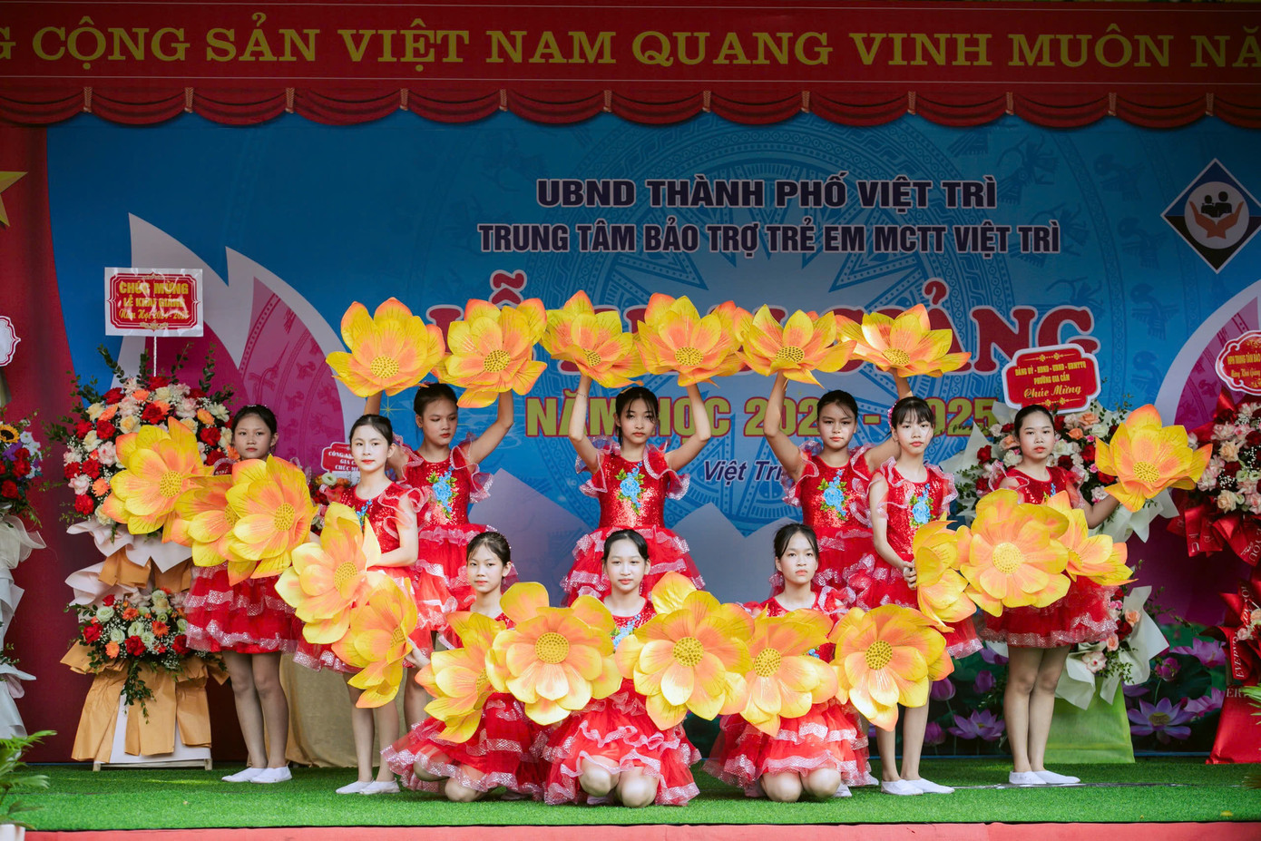 Một trong những tiết văn nghệ được các em thể hiện.