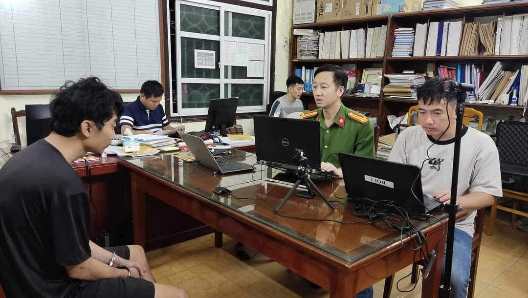 Đối tượng Đào Việt Đức tại cơ quan công an. (Ảnh: Công an tỉnh Phú Thọ).