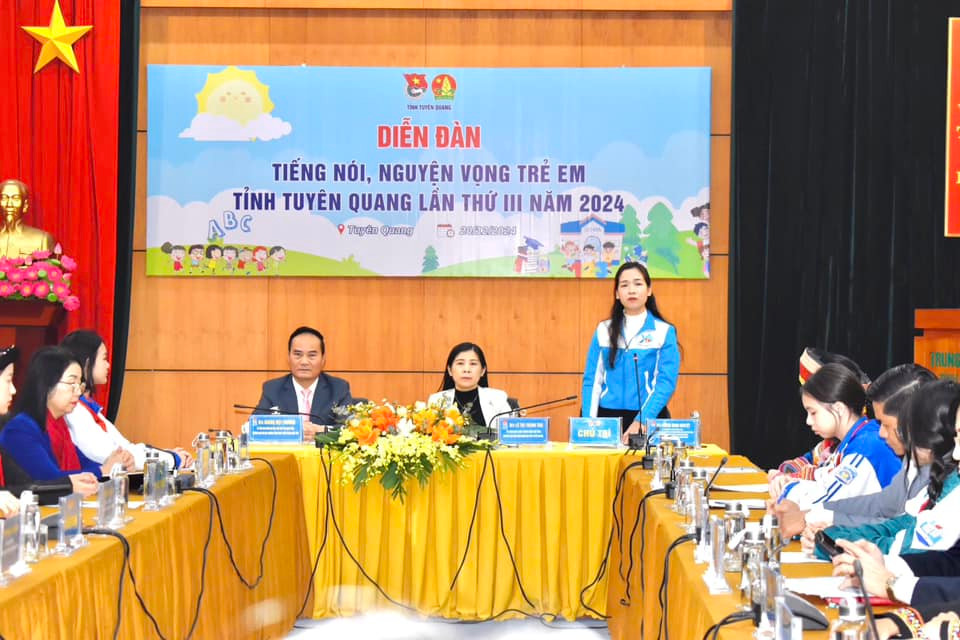Quang cảnh diễn đàn. Quang cảnh diễn đàn.