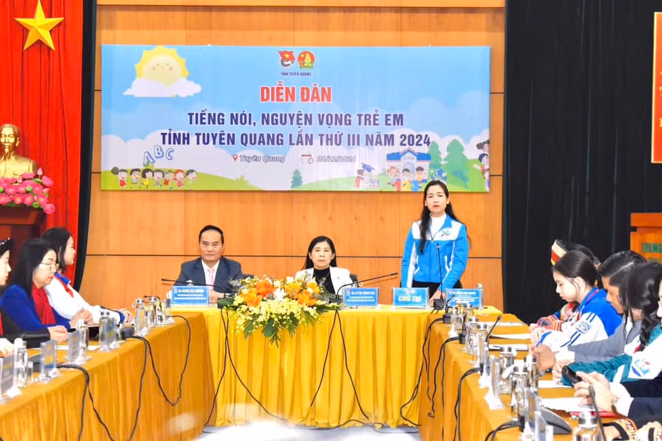 Quang cảnh diễn đàn.
