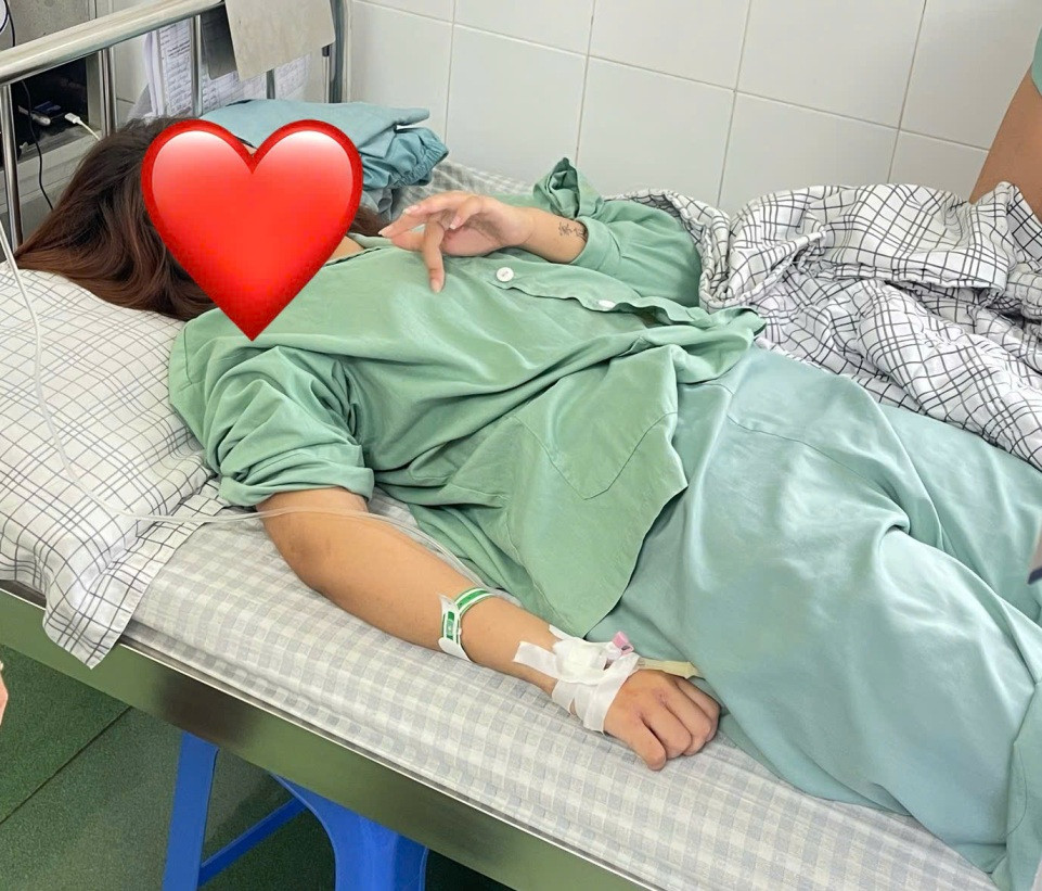 Sau 3 ngày hít bóng cười liên tục, nữ sinh 16 tuổi quê Vĩnh Phúc bị liệt hai chi dưới.