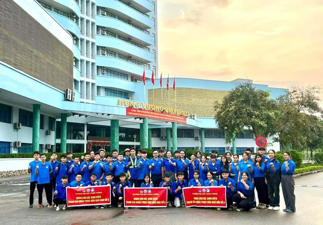 Sinh viên trường Đại học Hùng Vương ra quân cùng người dân khắc phục hậu quả sau lũ. Sinh viên trường Đại học Hùng Vương ra quân cùng người dân khắc phục hậu quả sau lũ.