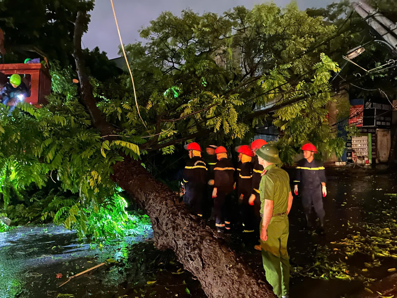 Miền Bắc hứng mưa trên 400 mm, cảnh báo ngập lụt ảnh 12