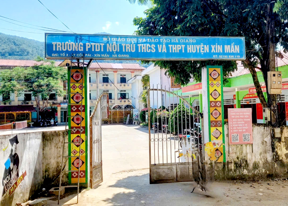Trường PTDT Nội trú THCS&THPT huyện Xín Mần, nơi xảy ra vụ việc. (ảnh: Báo Hà Giang). Trường PTDT Nội trú THCS&THPT huyện Xín Mần, nơi xảy ra vụ việc. (ảnh: Báo Hà Giang).