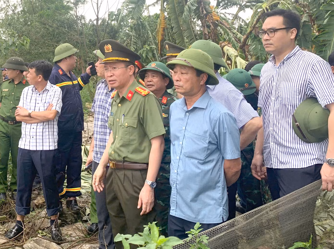 Chủ tịch UBND tỉnh Phú Thọ Bùi Văn Quang trực tiếp chỉ đạo vụ cố sập cầu Phong Châu.