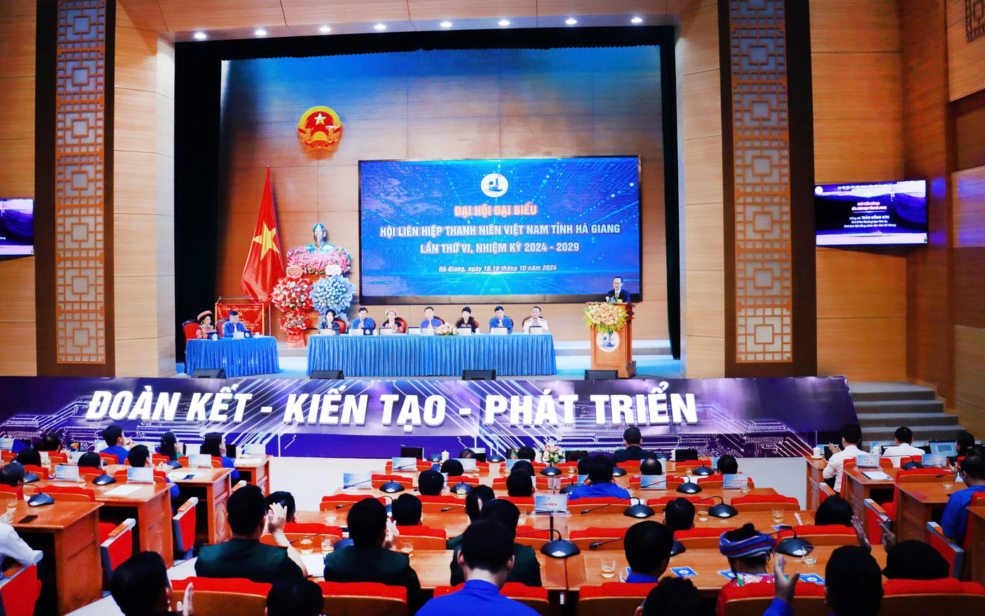 Toàn cảnh Đại hội sáng 19/10.