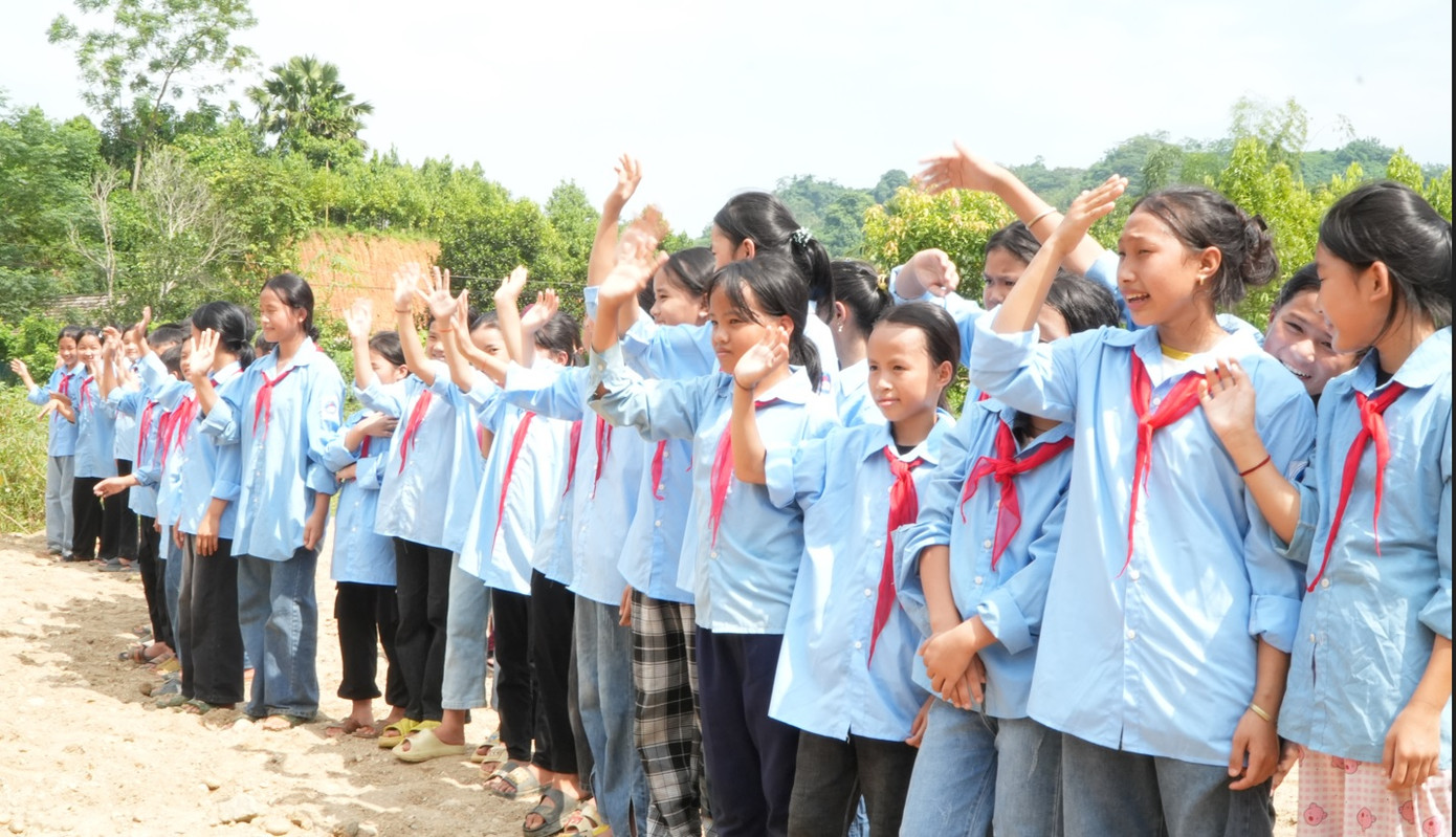 Hình ảnh các chiến sĩ, bộ đội cụ Hồ luôn khắc ghi trong lòng người dân thôn Làng Nủ. Hình ảnh các chiến sĩ, bộ đội cụ Hồ luôn khắc ghi trong lòng người dân thôn Làng Nủ.