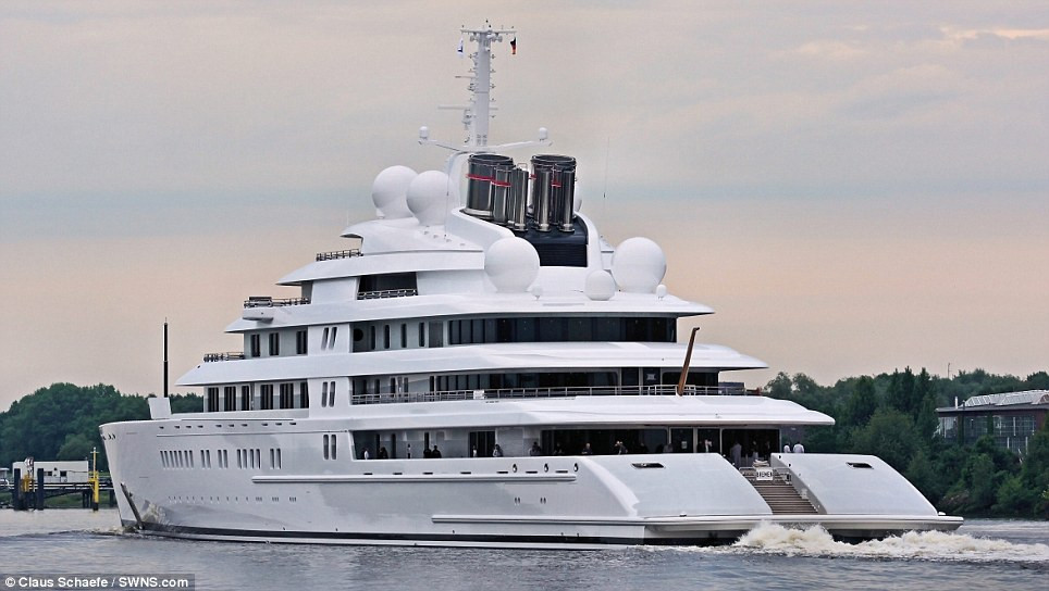 Không gian ở trên du thuyền khá sang trọng và được trang bị các thiết bị rất đầy đủ