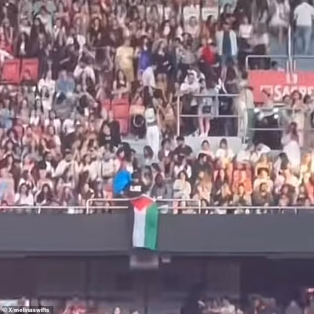 Người hâm mộ muốn Taylor Swift tỏ rõ quan điểm về cuộc xung đột Israel - Hamas. Ảnh: X. Người hâm mộ muốn Taylor Swift tỏ rõ quan điểm về cuộc xung đột Israel - Hamas. Ảnh: X.