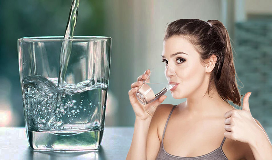 Uống nước không đủ dẫn đến tình trạng nước tiểu bị cô đặc, nồng độ các tinh thể bão hòa trong nước tiểu cũng là một trong những nguyên nhân gây sỏi thận. Ảnh minh họa: Internet