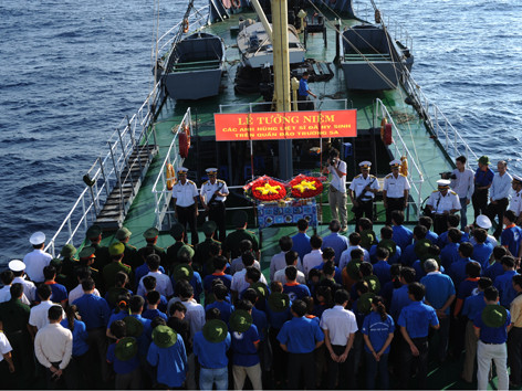 Đồng đội ơi, an nghỉ nhé! Ảnh: Nguyễn Á