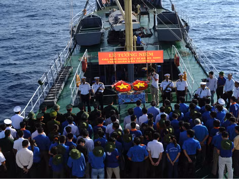 Đồng đội ơi, an nghỉ nhé! Ảnh: Nguyễn Á